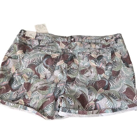 Royalty for Me Collection Floral Cuff Cotton Blend Shorts Women's Size 18 NWT - Picture 4 of 15